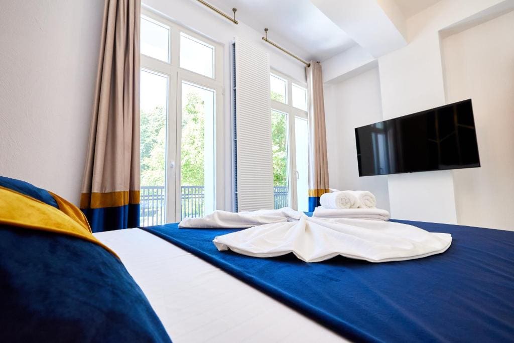 Double Room with Balcony room - Image 2