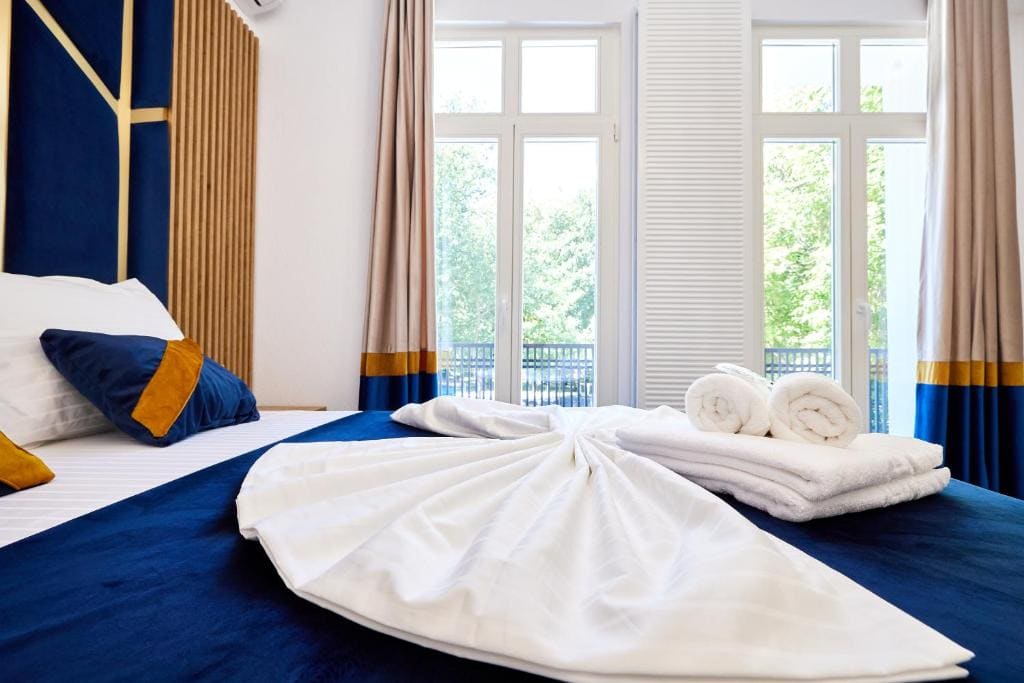 Double Room with Balcony room - Image 3