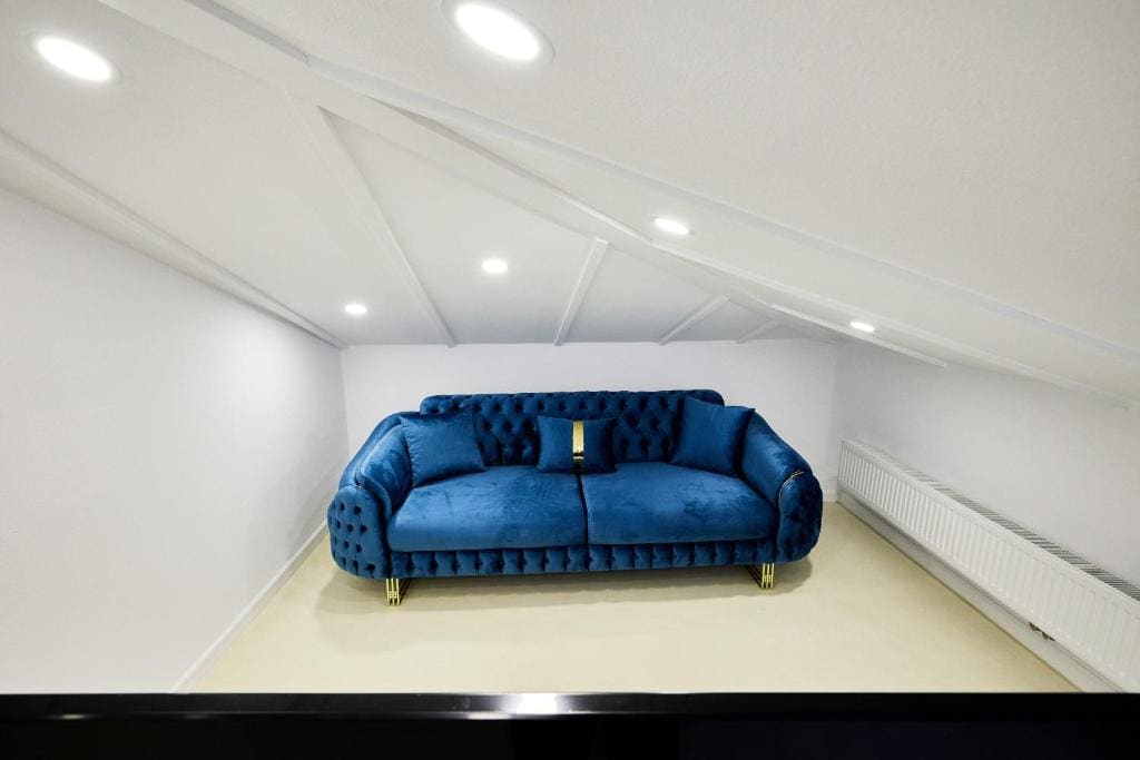 Deluxe King Suite room - Image 1