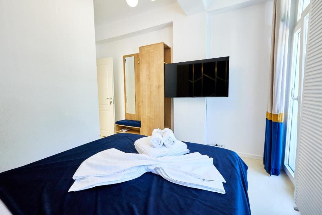 Small Double Room room - Image 2