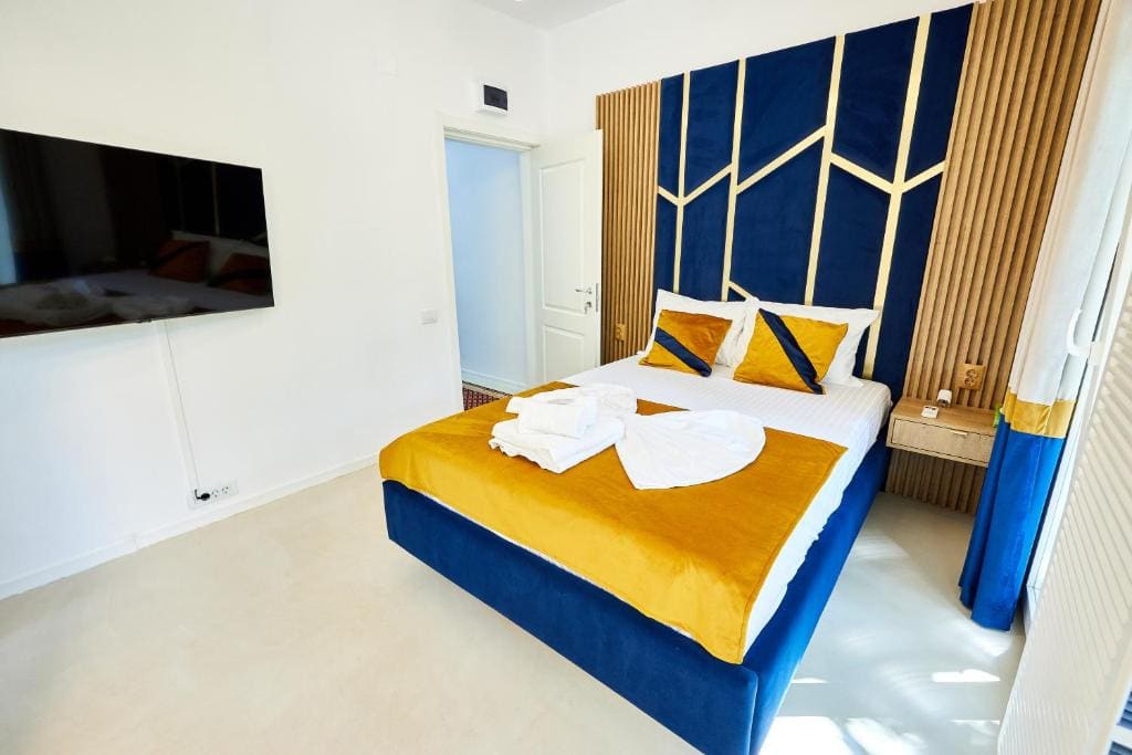 Deluxe Double Room with Balcony room - Image 2