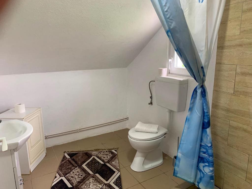 Deluxe Family Room room - Image 2