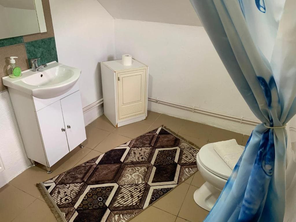 Deluxe Family Room room - Image 3