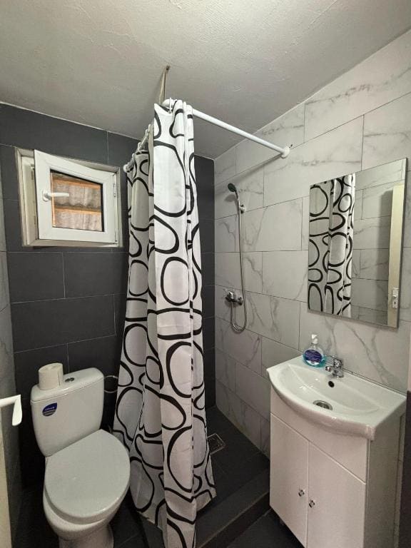 Family Room room - Image 2
