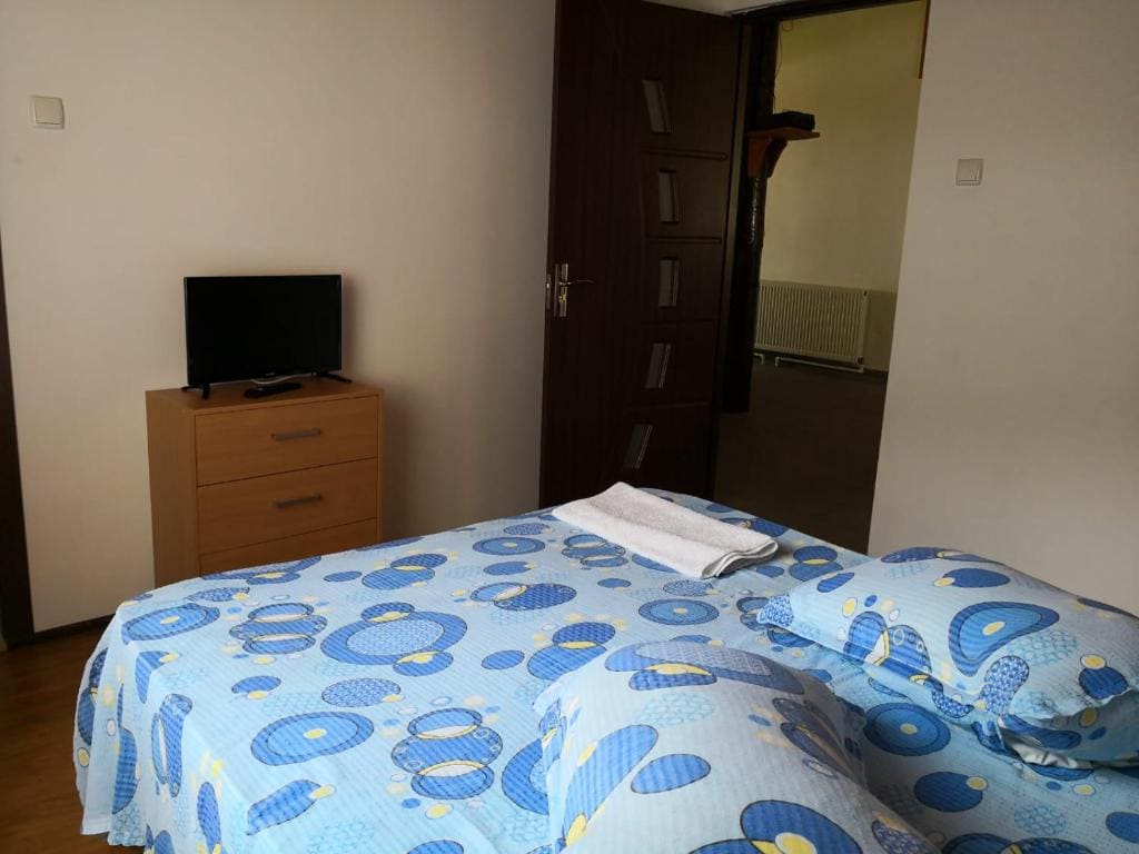 Four-Bedroom House room - Image 2