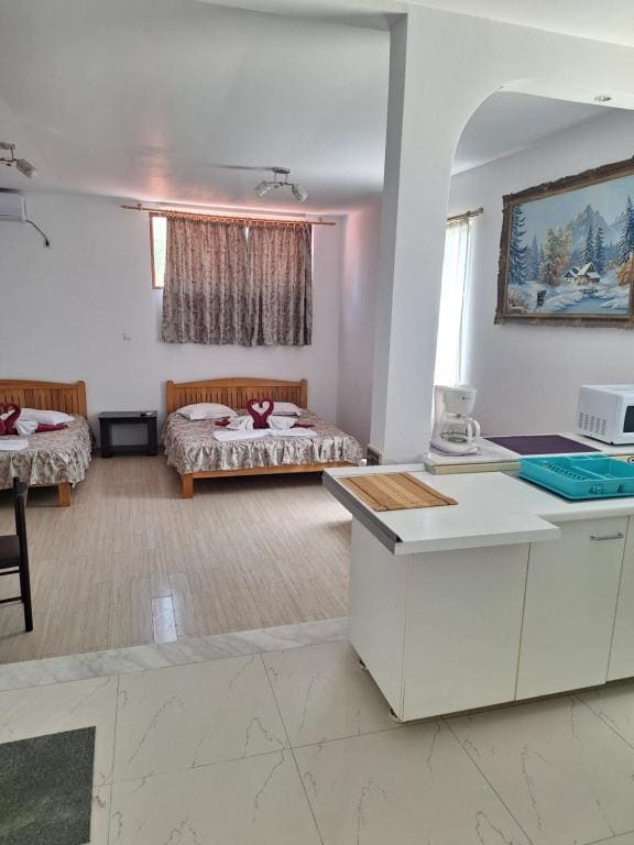 Family Room room - Image 2