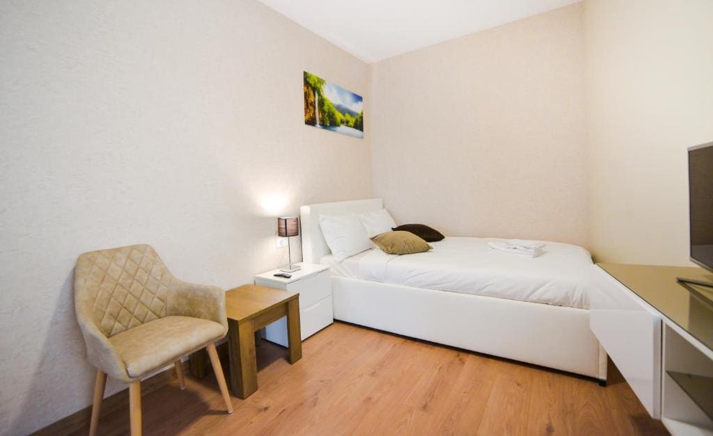 Apartment with Lake View room - Image 3