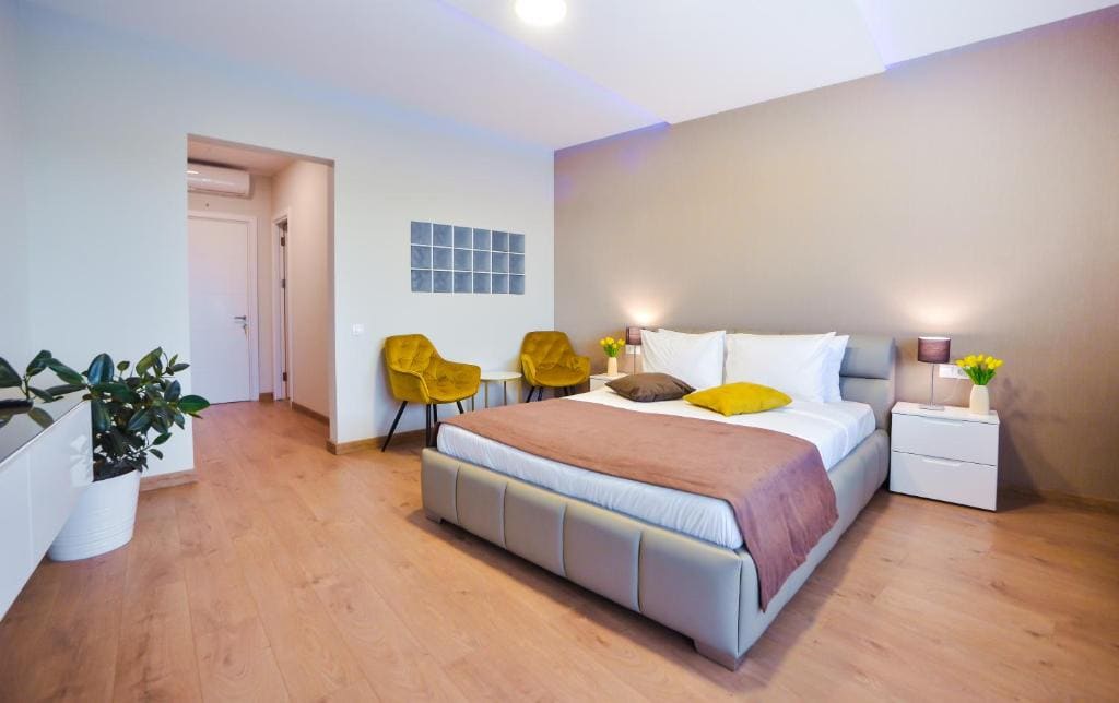 Queen Room with Pool View room - Image 1