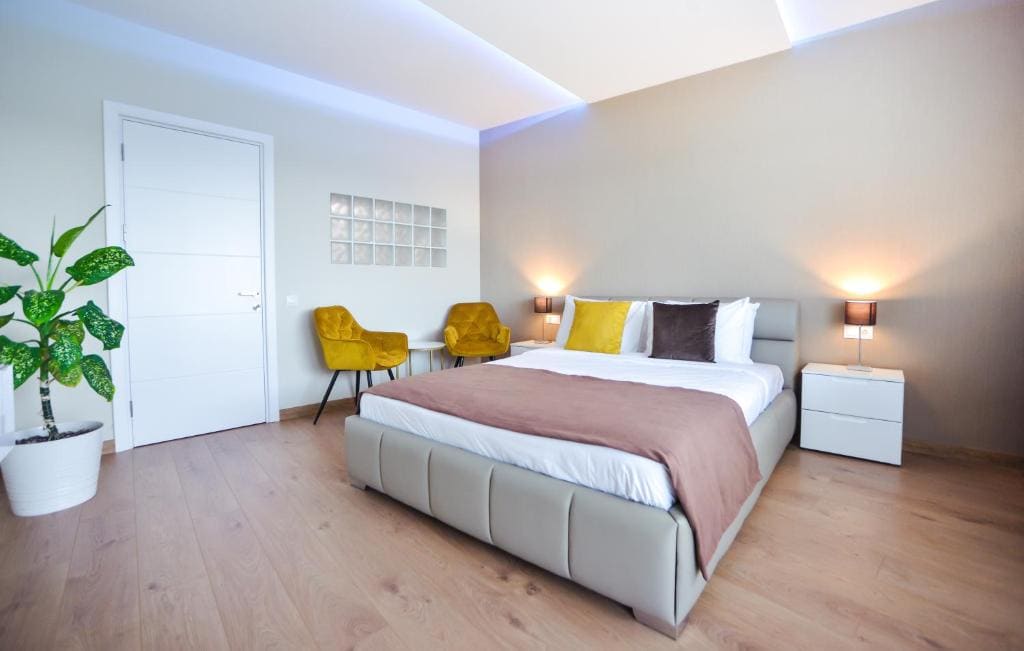 Apartment with Lake View room - Image 1