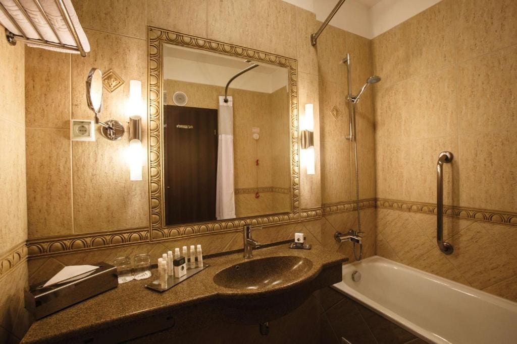King Guest Room with Citadel View room - Image 2