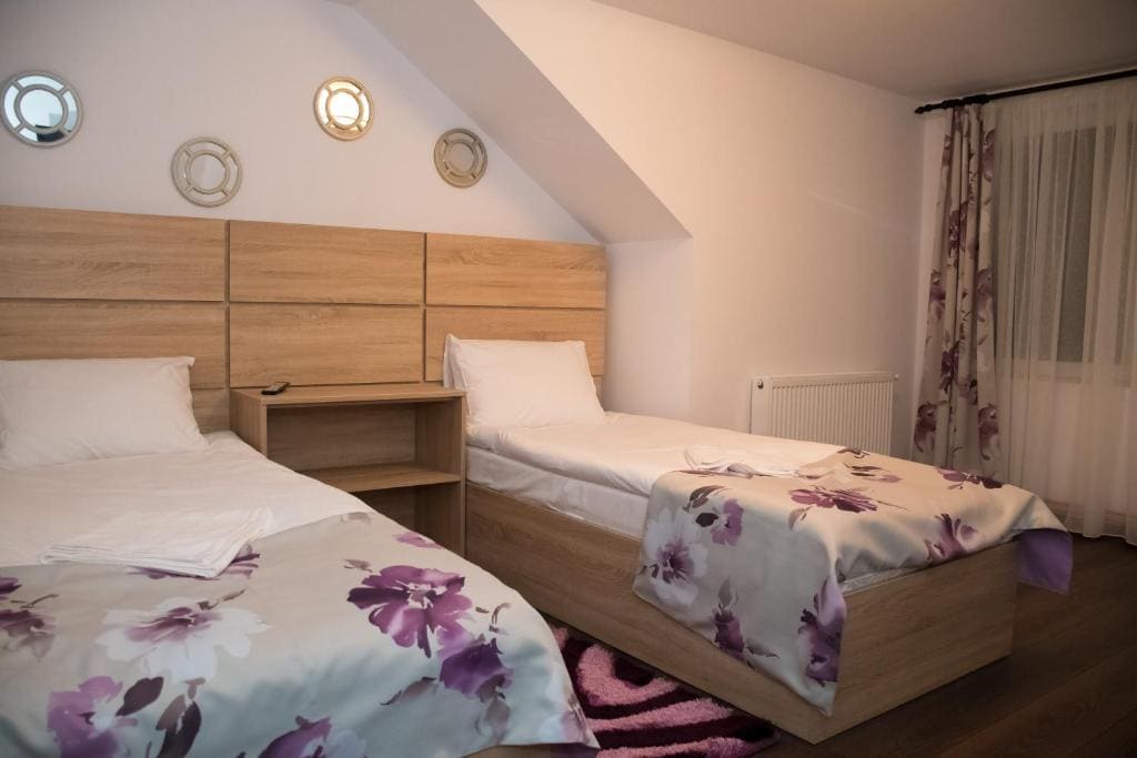Standard Twin Room room - Image 1