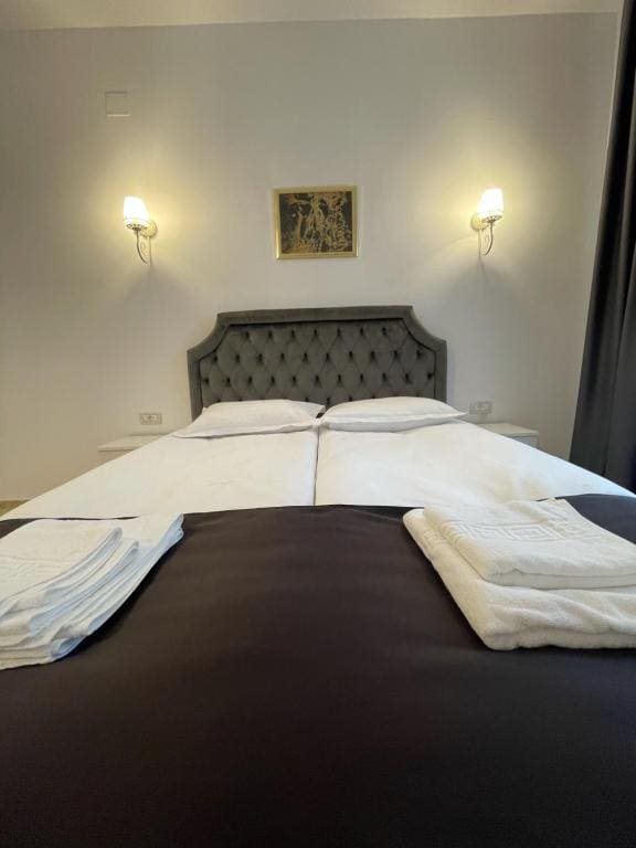 Deluxe Room room - Image 2