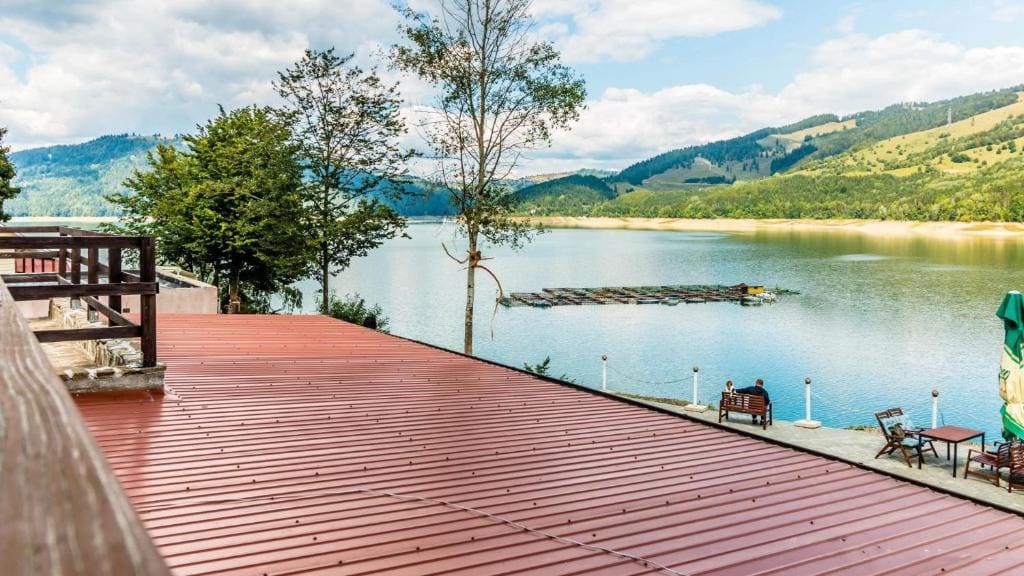 Double Room with Lake View room - Image 2