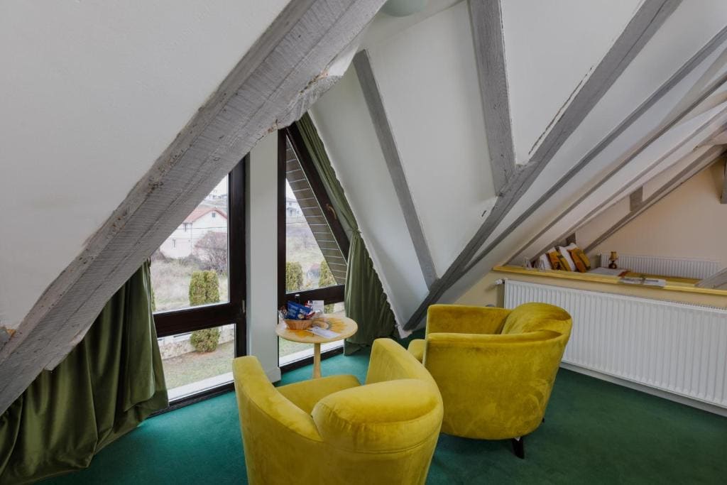 Standard Double Attic Room with Shower room - Image 3