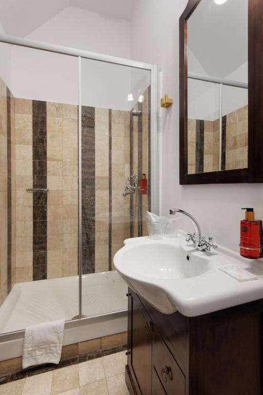 Standard Double Attic Room with Shower room - Image 2