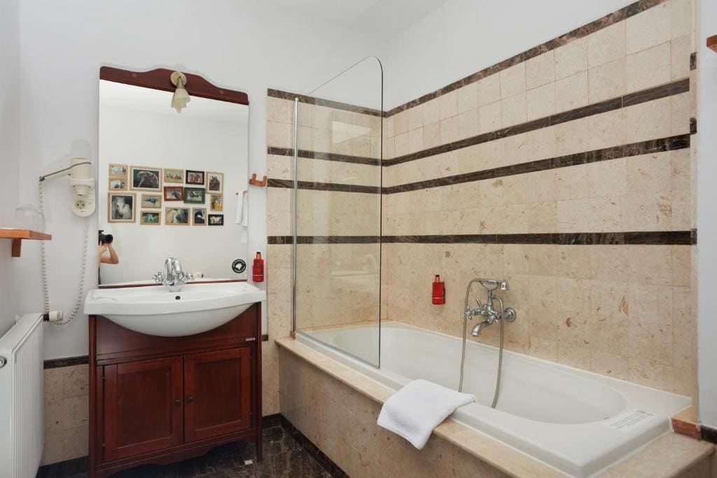 Superior Double or Twin Room with Bathtub room - Image 2