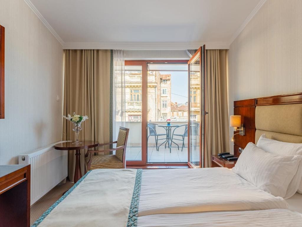 Superior Room with Balcony room - Image 3