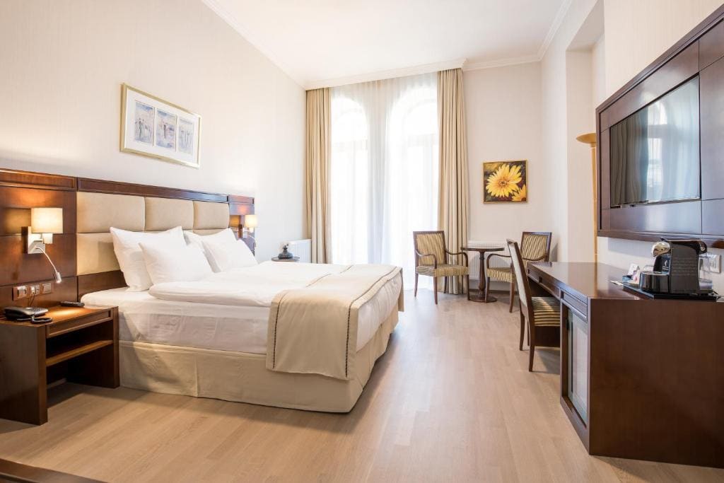 Deluxe Room with Balcony room - Image 1