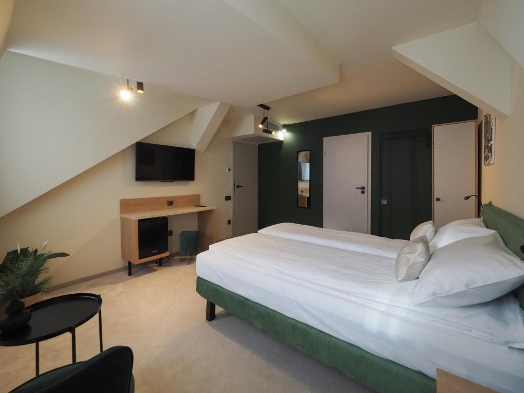 Superior Double or Twin Room room - Image 3