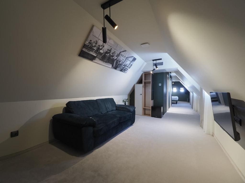 Apartment room - Image 2