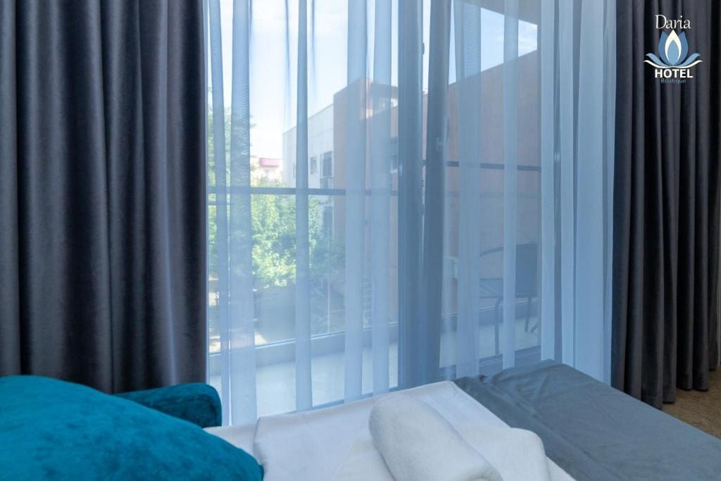 Double Room with Balcony room - Image 2