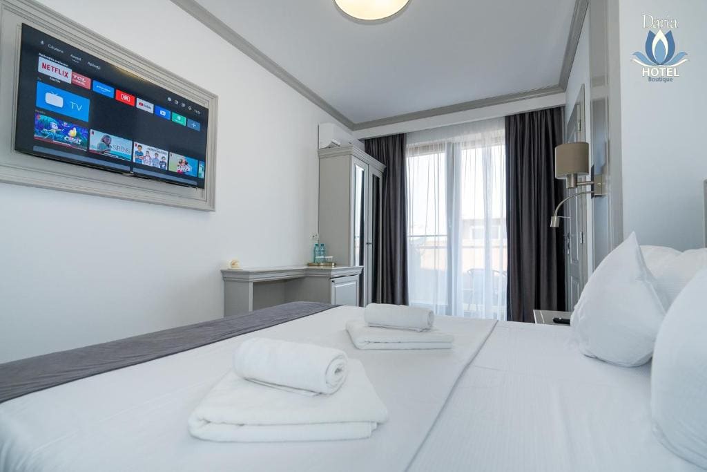 Double Room with Balcony room - Image 3