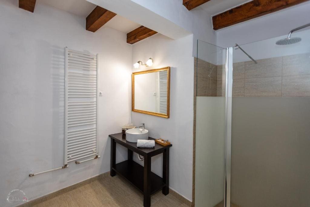 One-Bedroom Suite room - Image 2