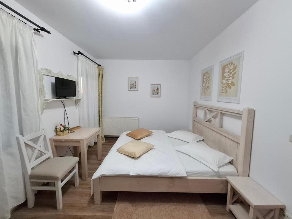 Double or Twin Room with Bathroom room - Image 3