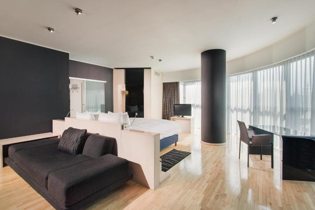 King Oval Suite room - Image 1