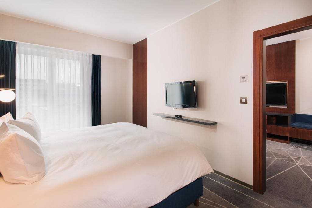 One-Bedroom King Suite room - Image 1