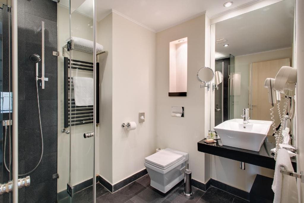 King Guest Room room - Image 2