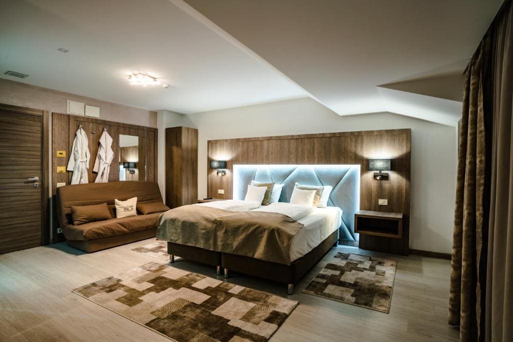 Standard Double or Twin Room with Balcony room - Image 2