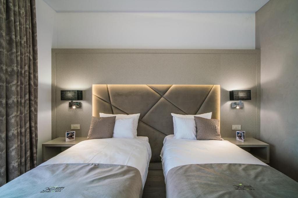 Superior Double or Twin Room with Mountain View room - Image 1