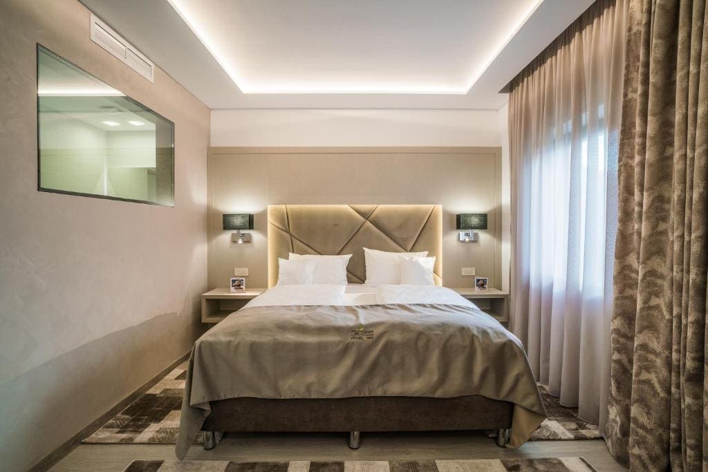 Standard Double or Twin Room with Balcony room - Image 3