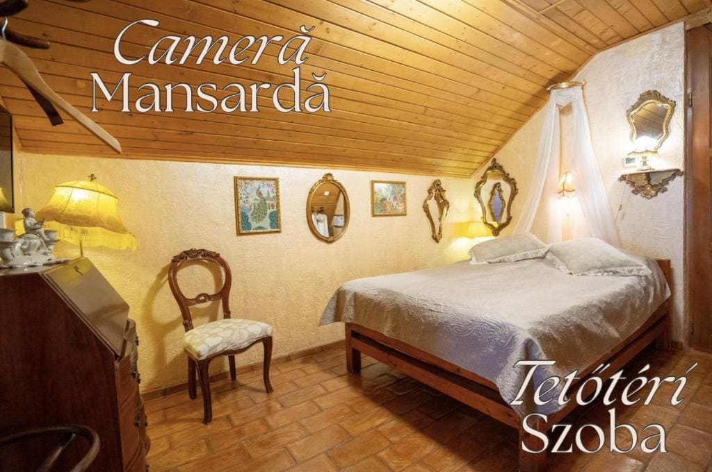 Deluxe Double Room with Bath - attic room - Image 3