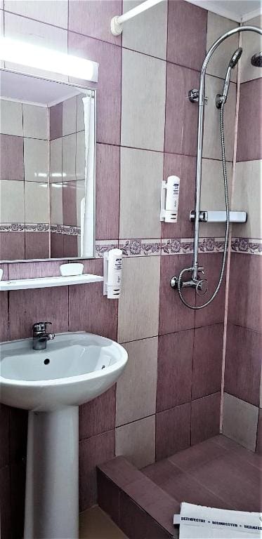 Double Room with Mountain View room - Image 2