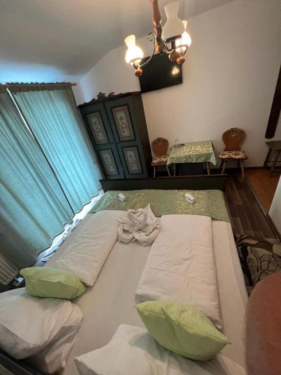 Six-Bedroom House room - Image 3