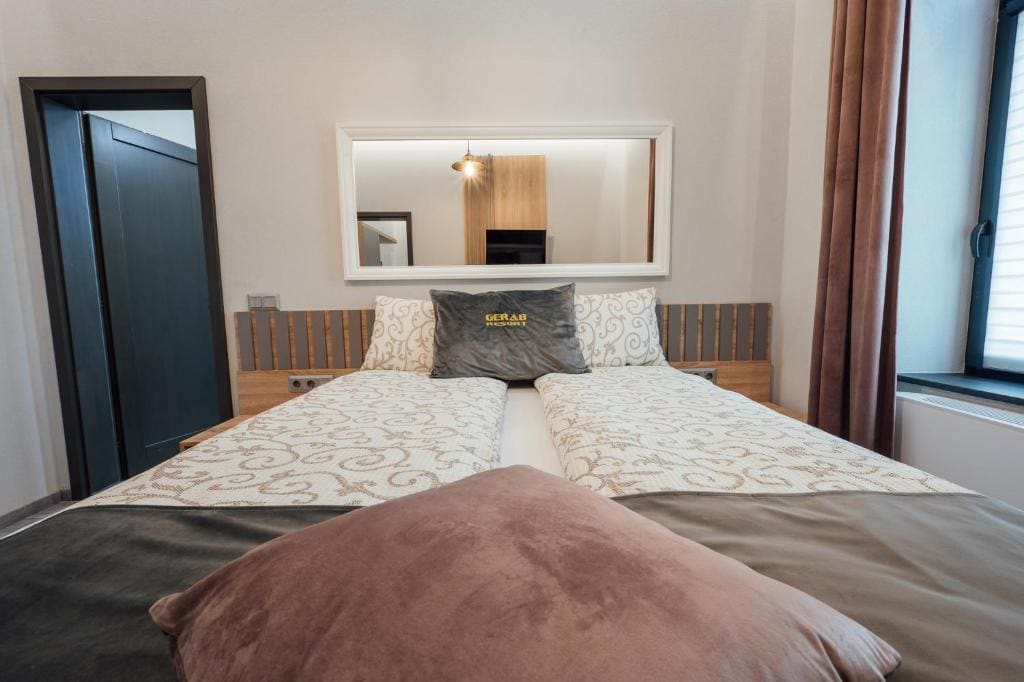 Studio Apartment room - Image 1