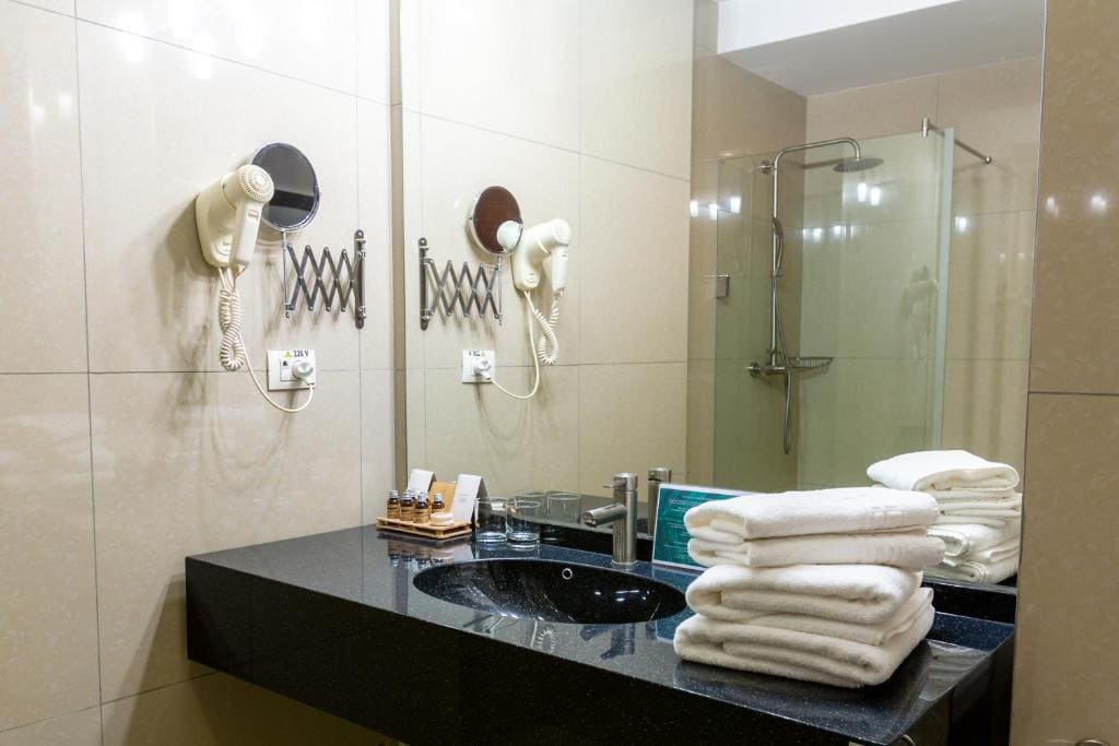 Deluxe Twin Room room - Image 2
