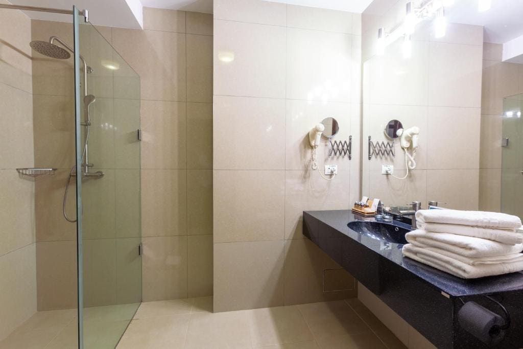 Deluxe Twin Room room - Image 1