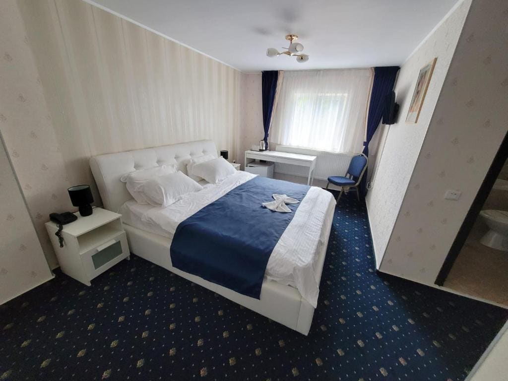 Standard Triple Room room - Image 2