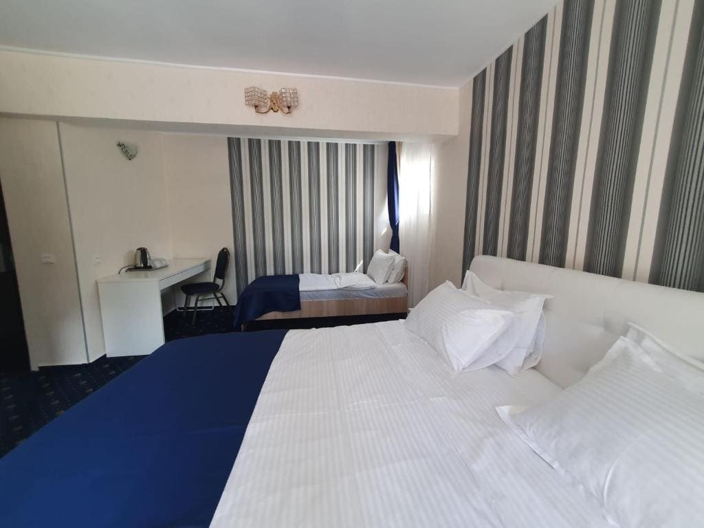 Standard Triple Room room - Image 1