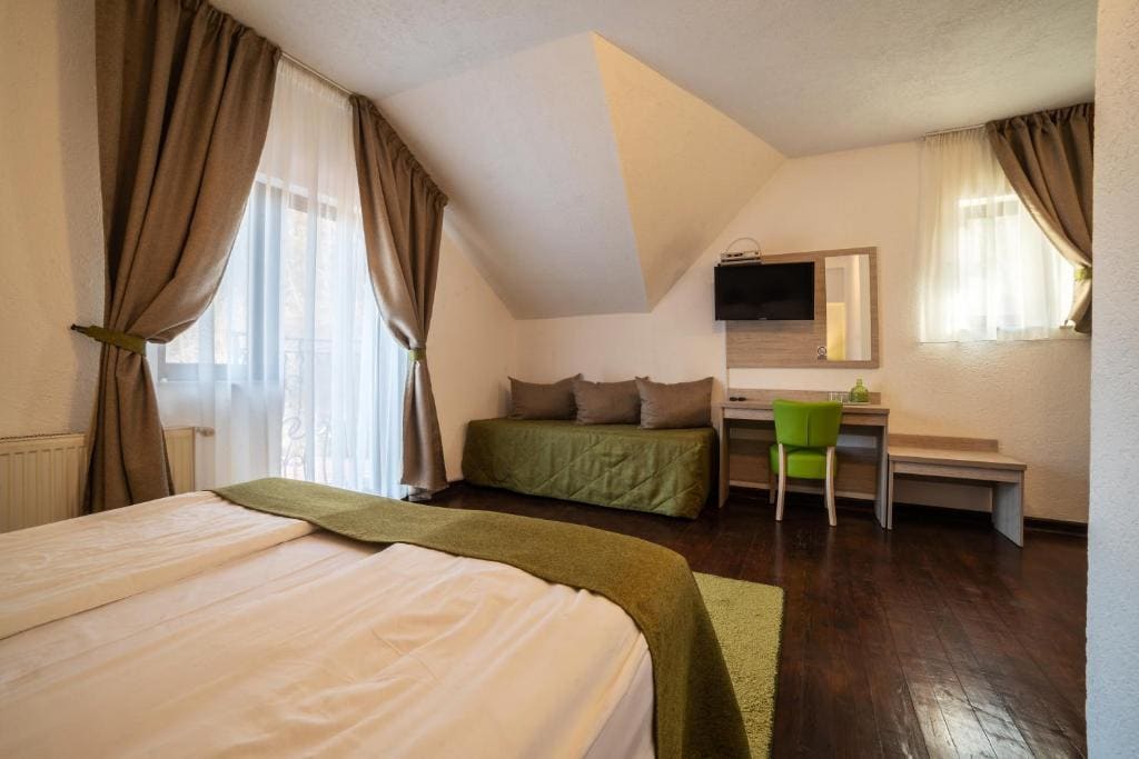 Triple Room with Balcony room - Image 2