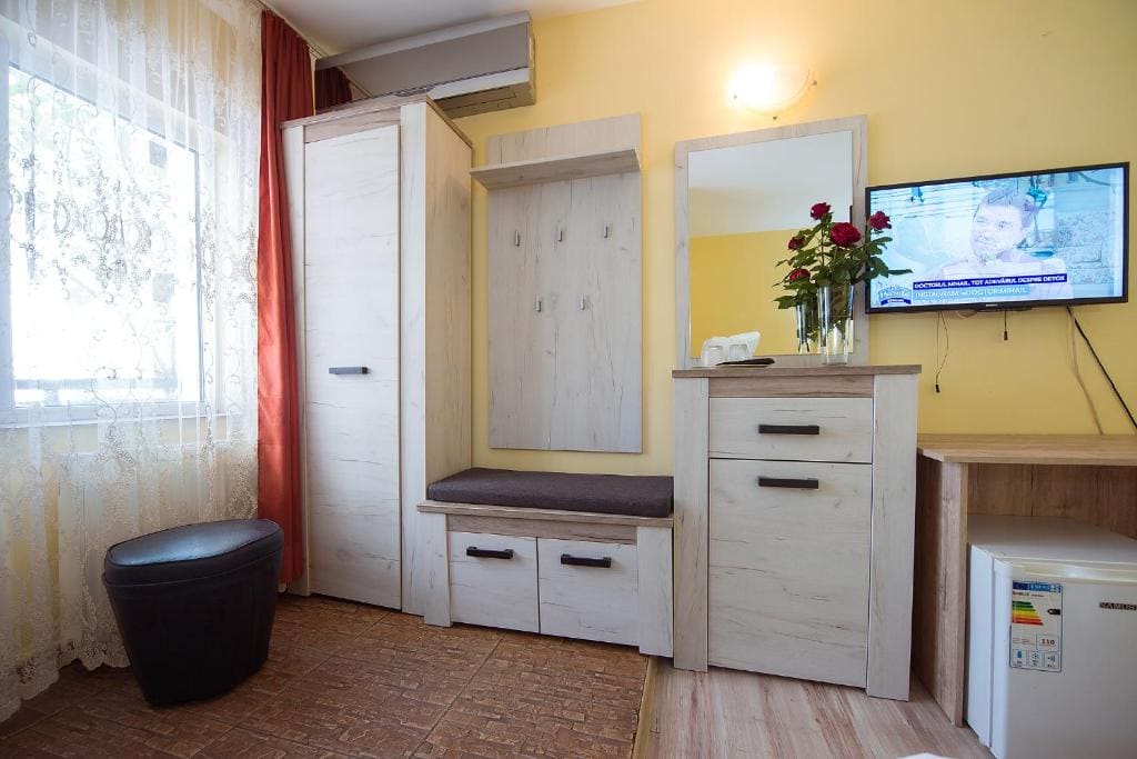 Double Room with Balcony room - Image 2