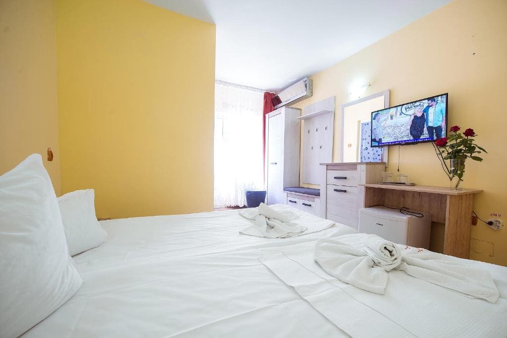 Double Room with Balcony room - Image 3