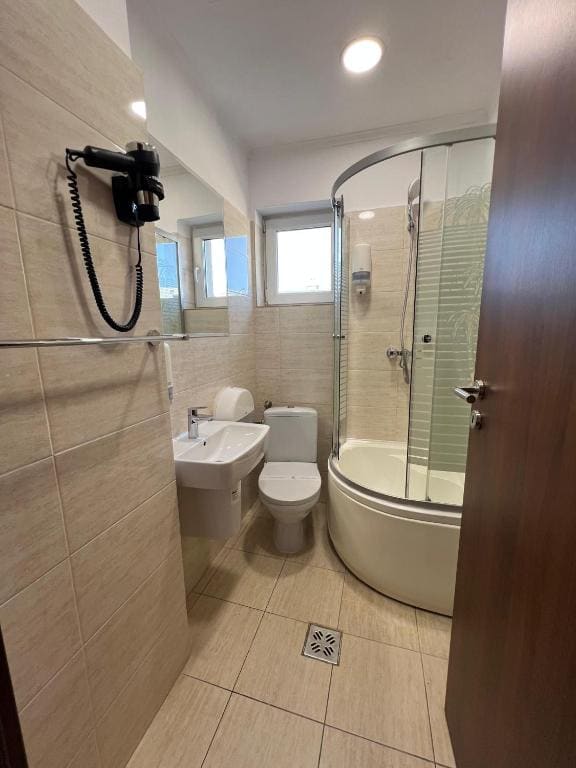 Deluxe Queen Room room - Image 1