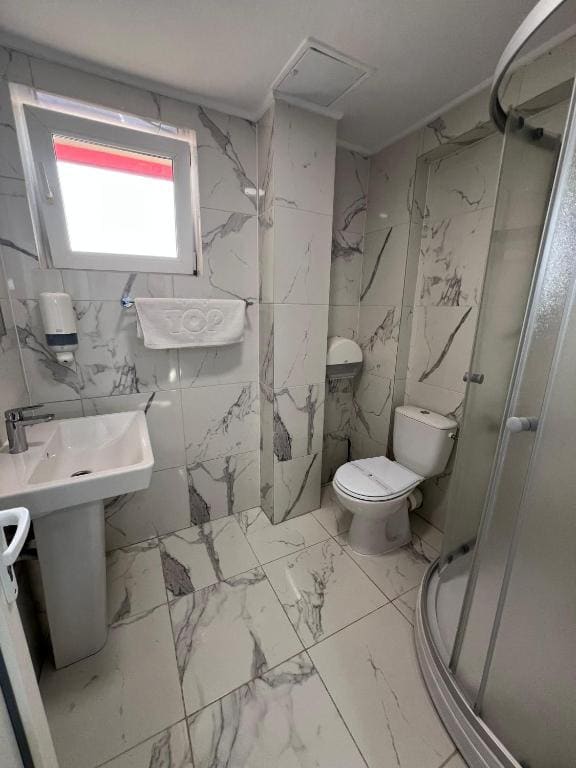 Deluxe Triple Room room - Image 3