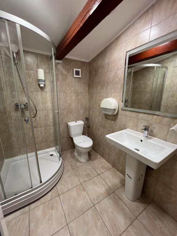 Two-Bedroom Deluxe Apartment room - Image 3
