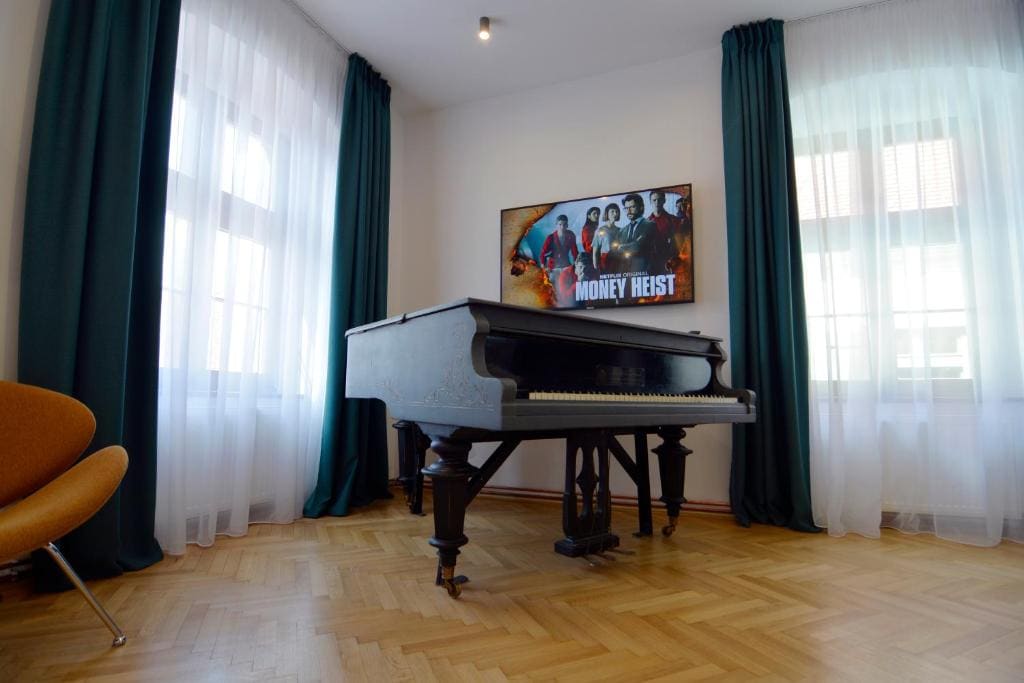 Deluxe Room room - Image 1