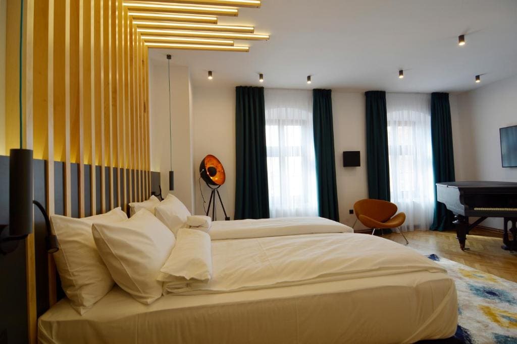 Deluxe Room room - Image 2